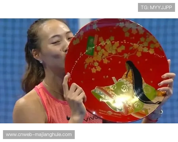 郑钦文赛后狂送飞吻，采访展现高情商