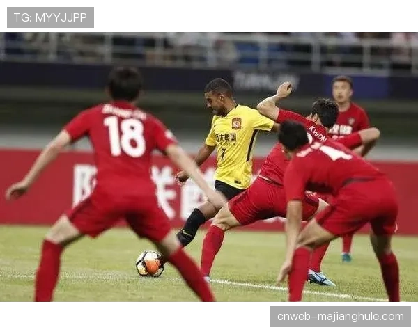 瞬间聚焦:科隆门将扑救后手抛球策动,60米奔袭进球全过程